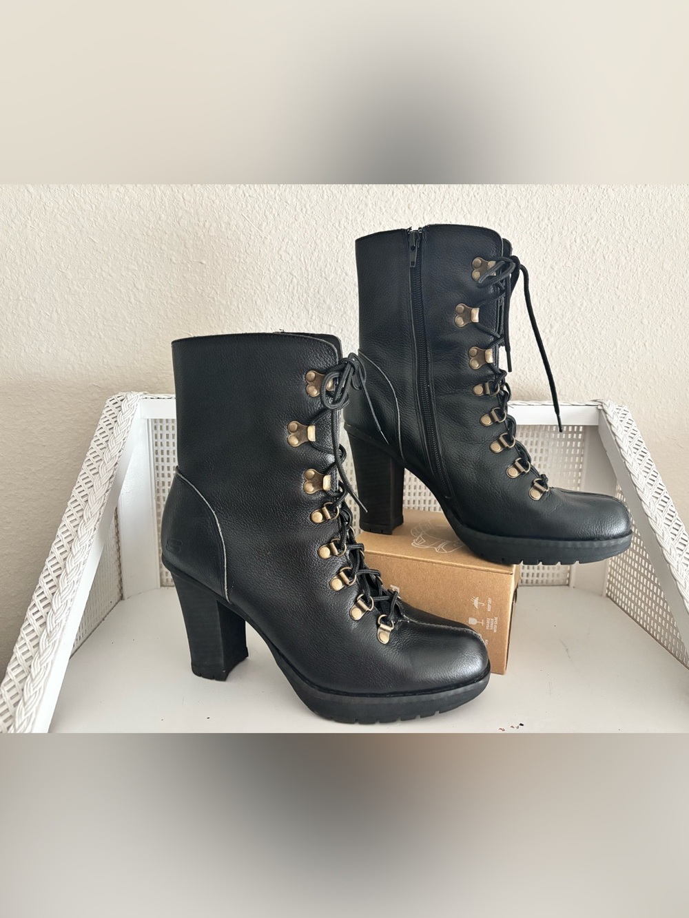 Skechers Black Leather Lace-Up Chunky High Heel Ankle Boots - Size 9-1/2